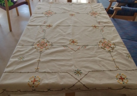 M787 M Large linen embroidered tea tablecloth